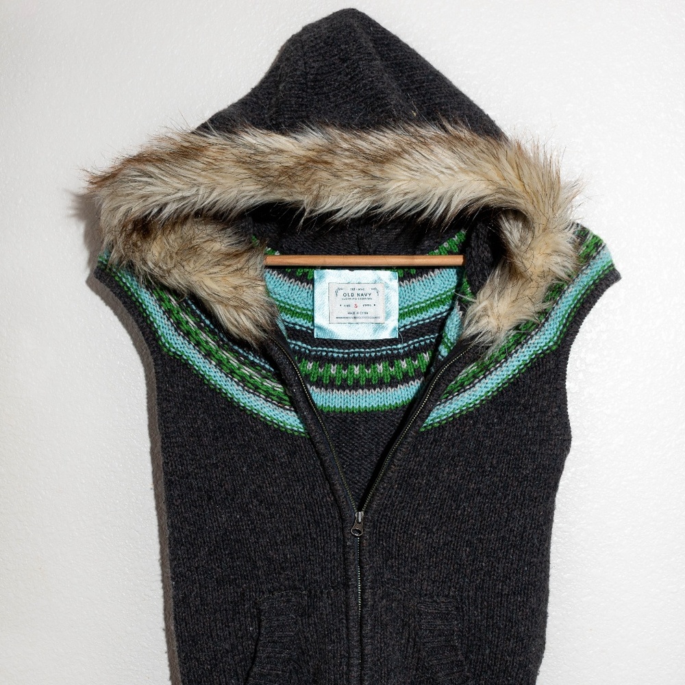 Old Navy Sleeveless Hooded Sweater Vest